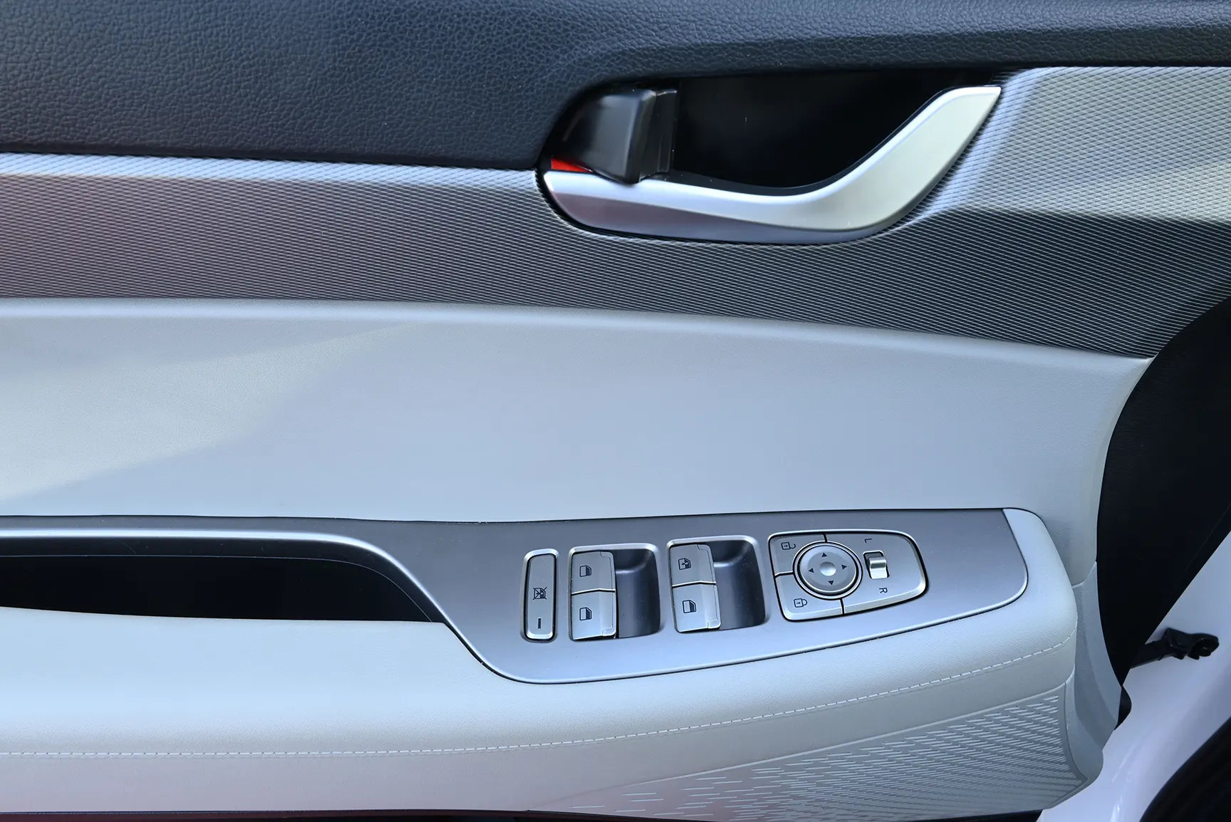 Used 2022 Hyundai Palisade Smart White – Driver Door Panel Full View at First Choice Cars Sharjah