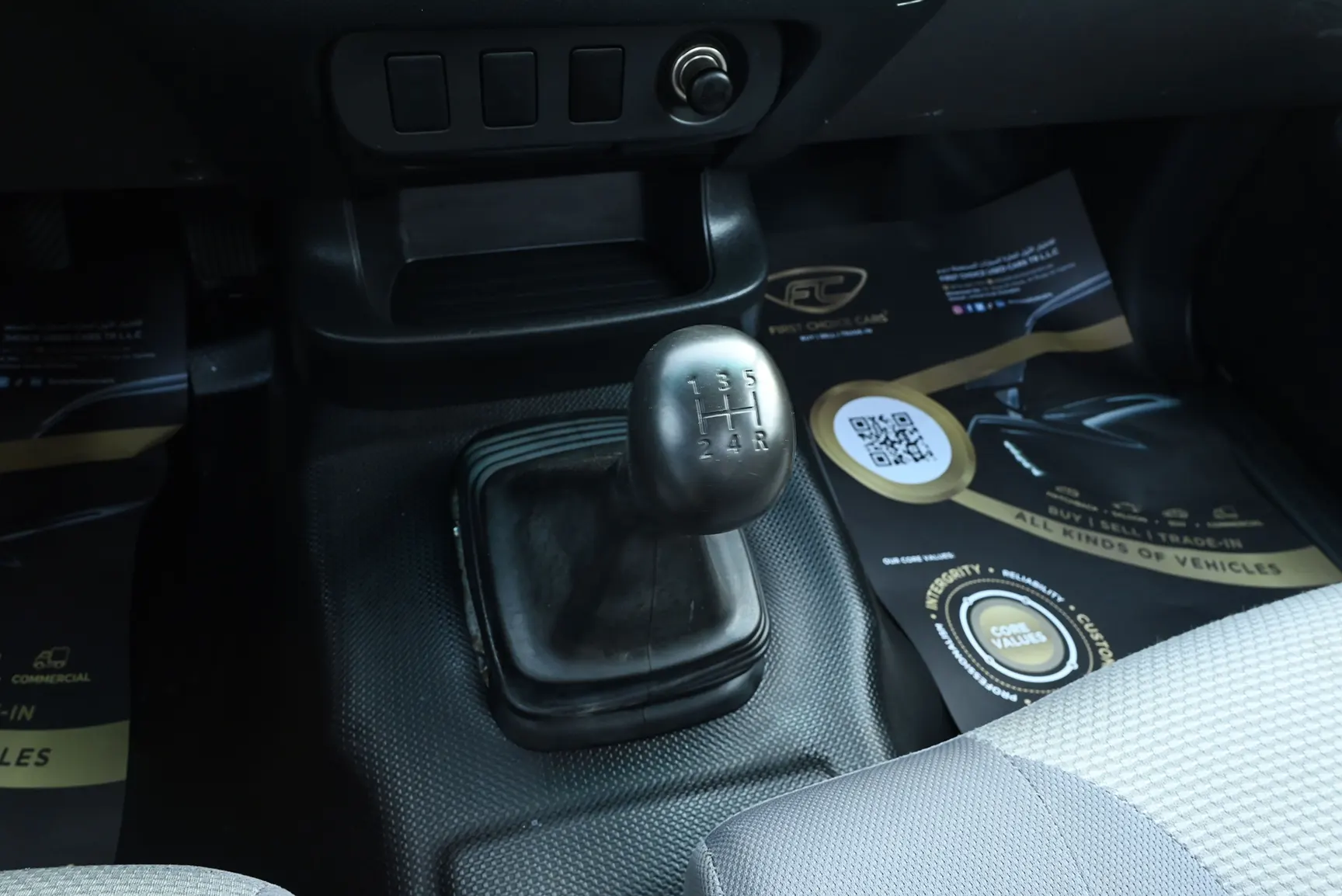 Used 2018 Mitsubishi L200 GL Single Cabin in White – Center Console & Gear Shifter for Sale at First Choice Cars Dubai Sharjah