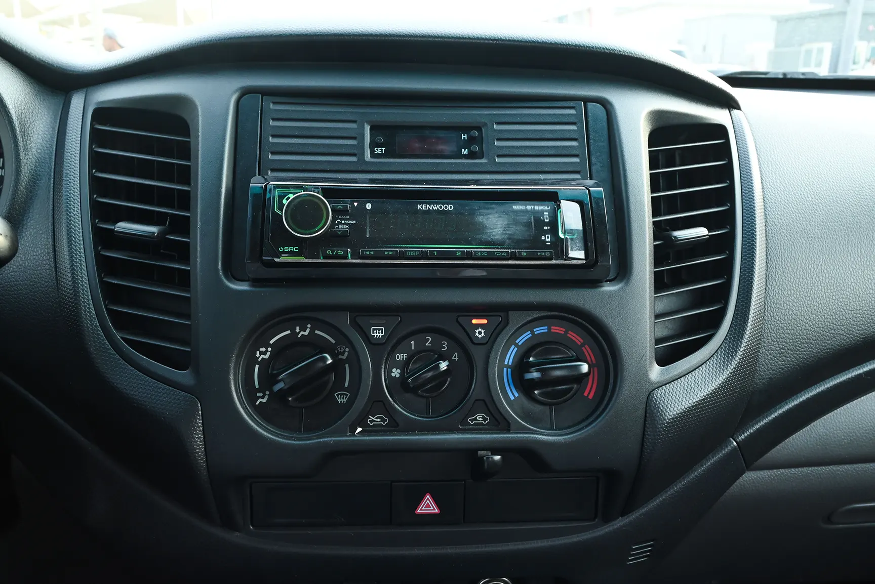 Used 2018 Mitsubishi L200 Single Cab GL White – Infotainment / Touchscreen System at First Choice Cars Sharjah