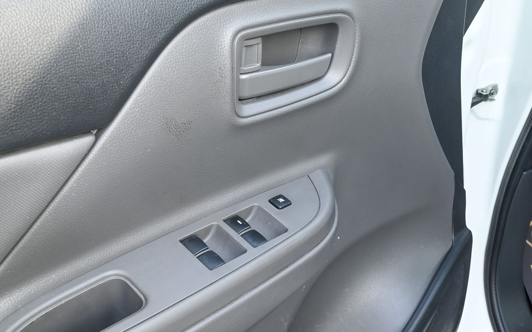 Used 2018 Mitsubishi L200 GL Double Cabin in White – Driver Door Panel Full View for Sale at First Choice Cars Dubai Sharjah