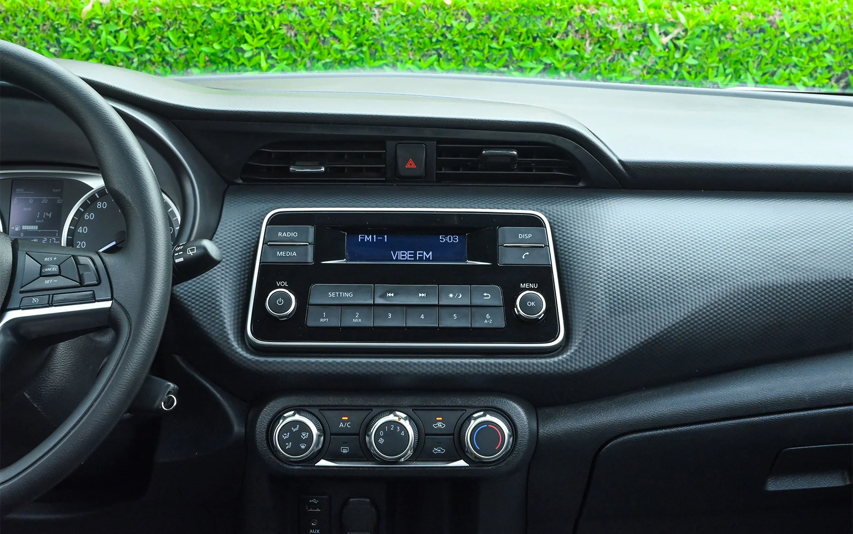 Used 2022 Nissan Kicks S White – Infotainment / Touchscreen System at First Choice Cars Sharjah