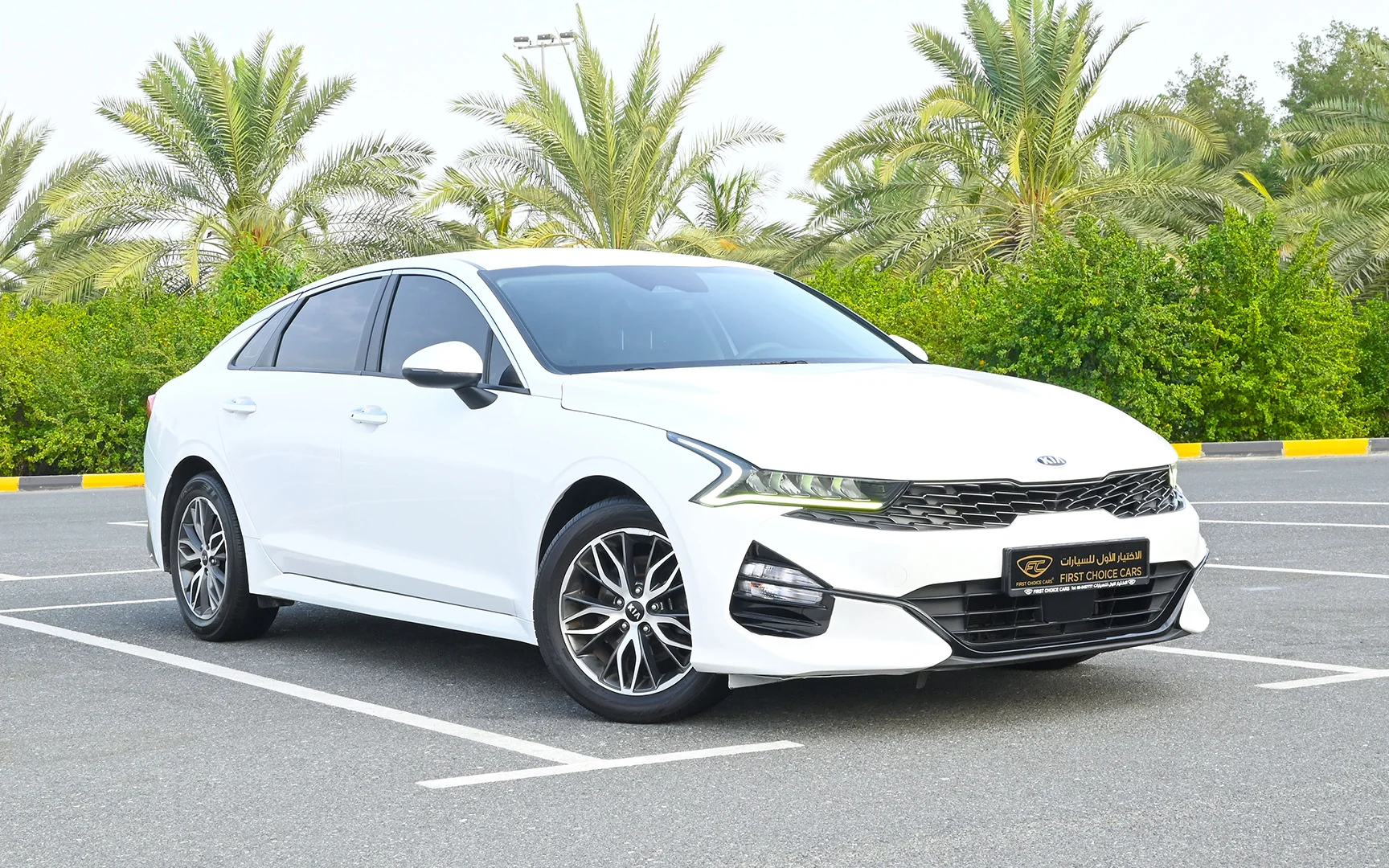 Used 2020 Kia K5 LX in White – Right Front Diagonal (45°) View for Sale at First Choice Cars Dubai Sharjah