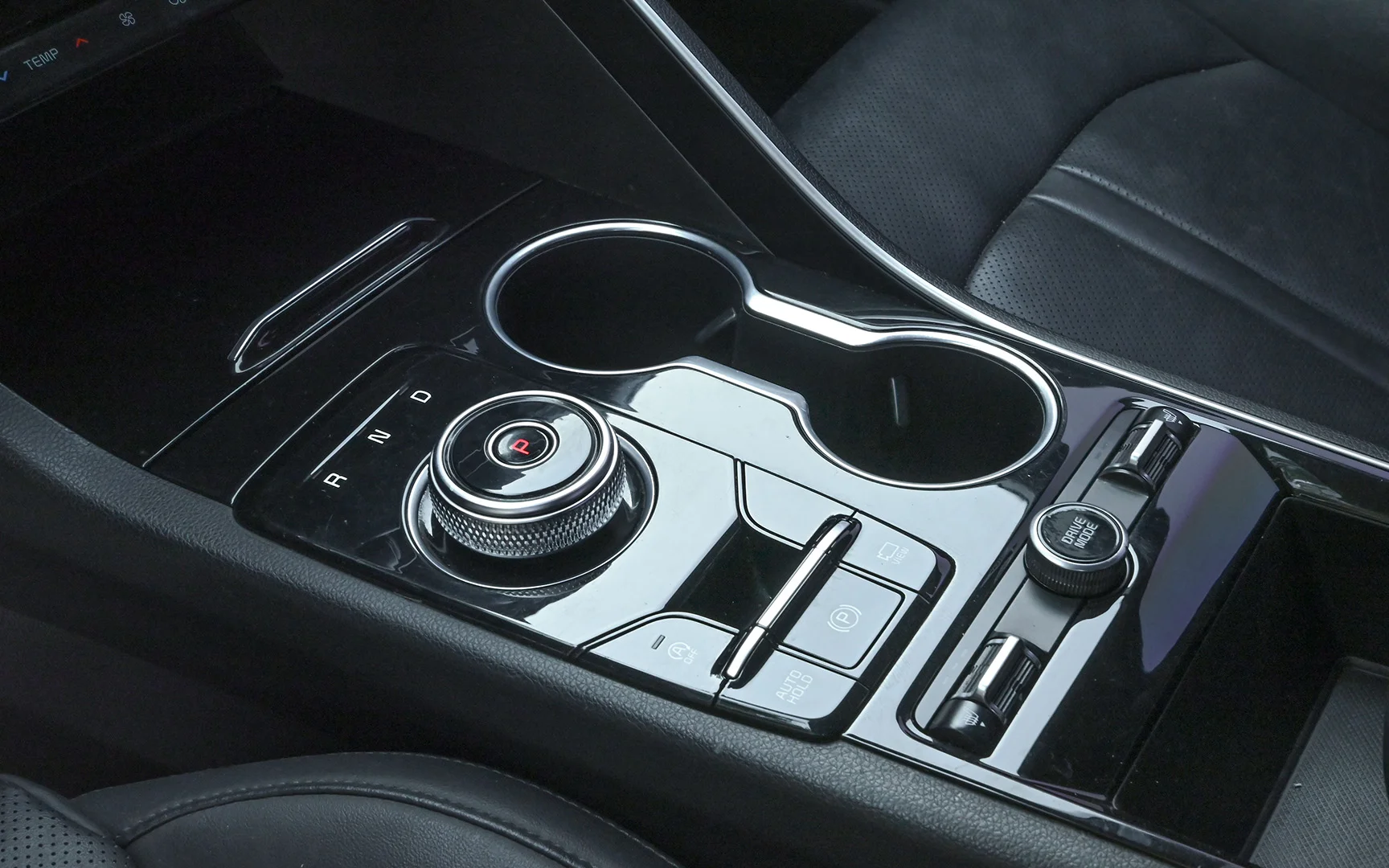 Used 2020 KIA K5 Lx White – Center Console & Gear Shifter at First Choice Cars Sharjah