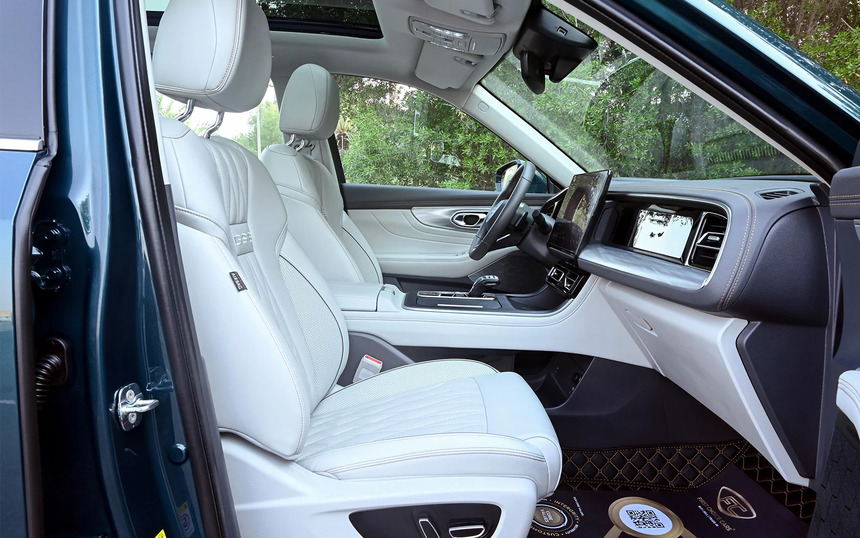 Used 2023 GAC GS8 GL Green – Front Passenger Side Cabin View at First Choice Cars Sharjah