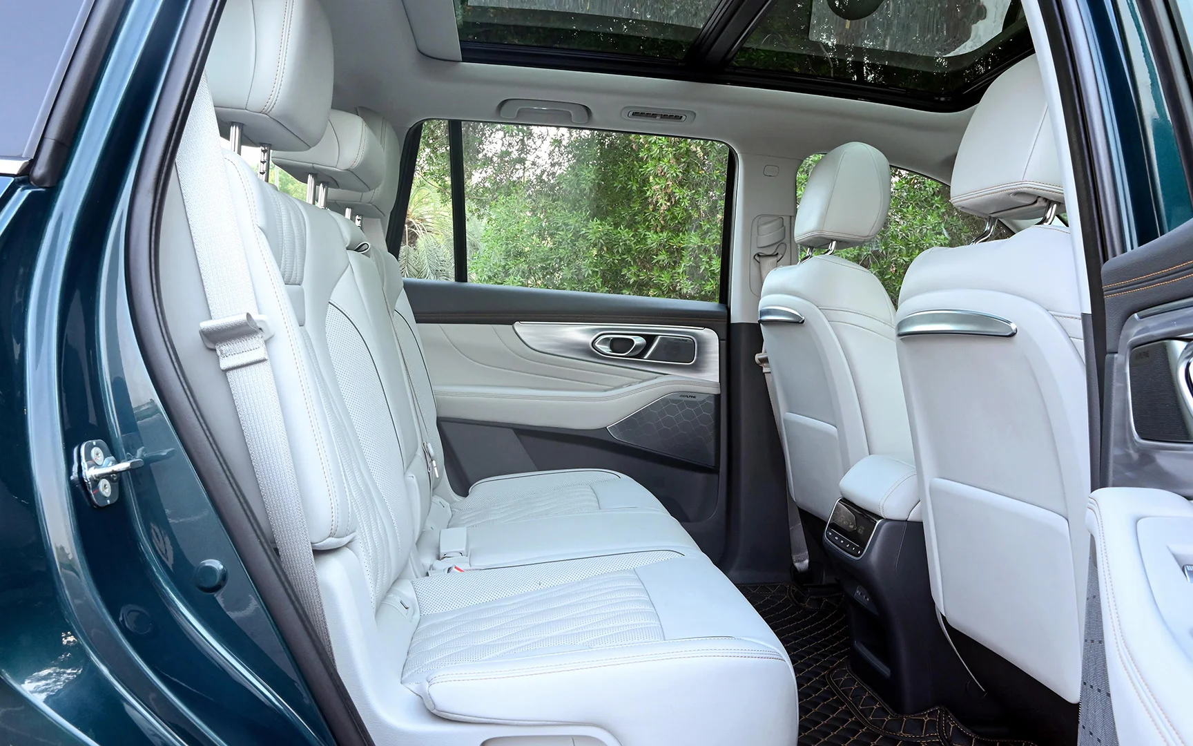 Used 2023 GAC GS8 GL Green – Rear Passenger Side Cabin View at First Choice Cars Sharjah