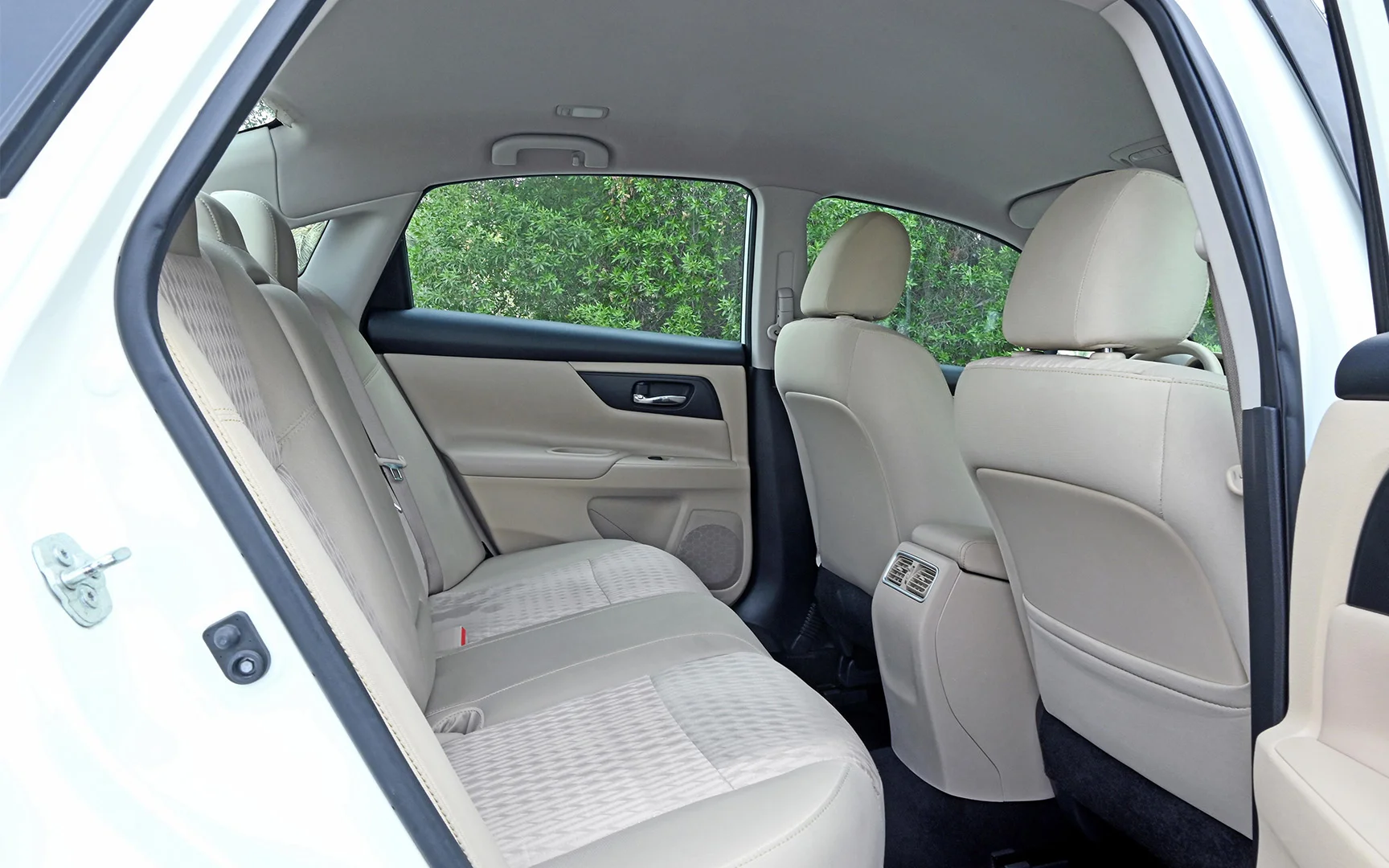 Used 2018 Nissan Altima S White – Rear Passenger Side Cabin View at First Choice Cars Sharjah