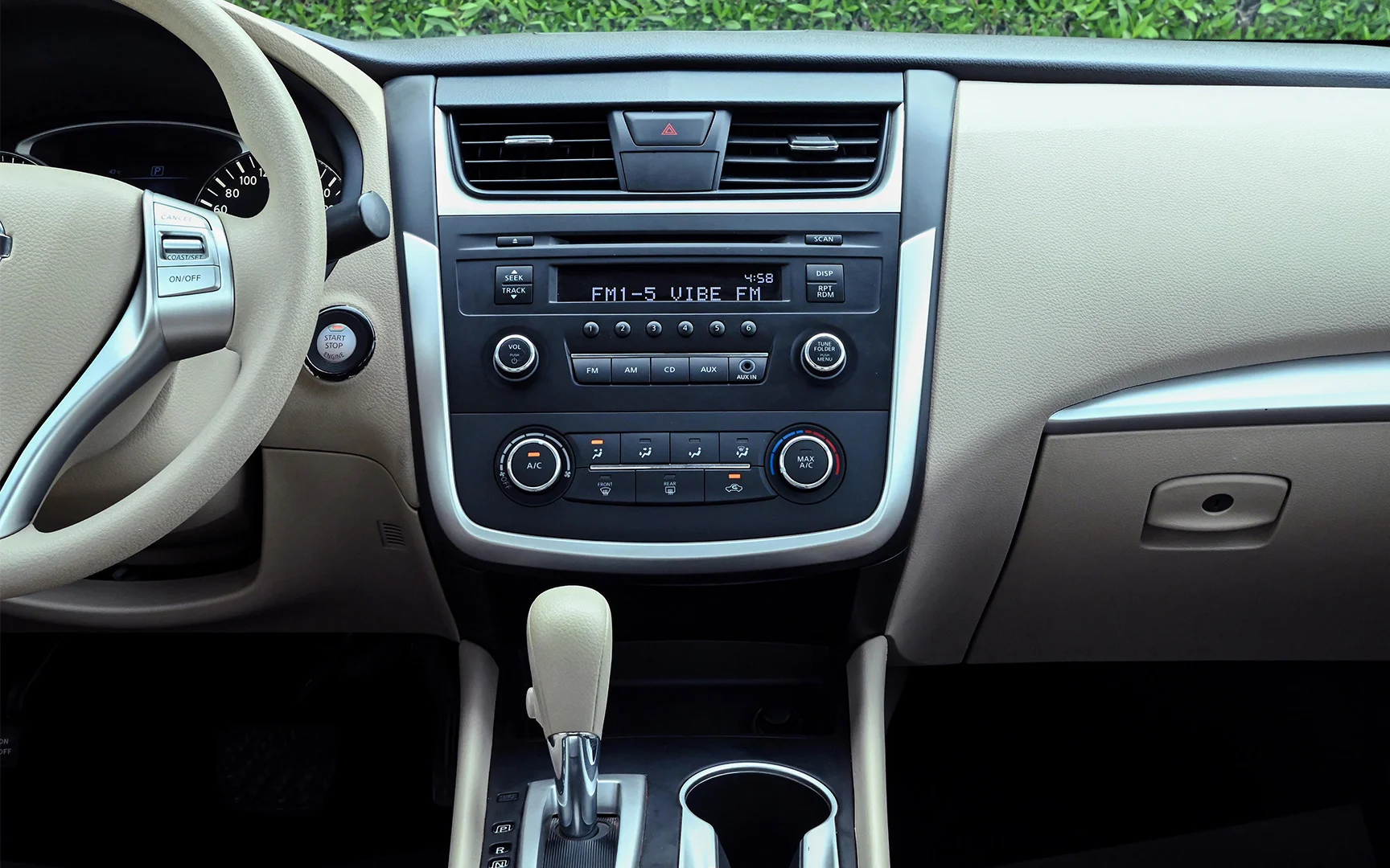 Used 2018 Nissan Altima S White – Infotainment / Touchscreen System at First Choice Cars Sharjah