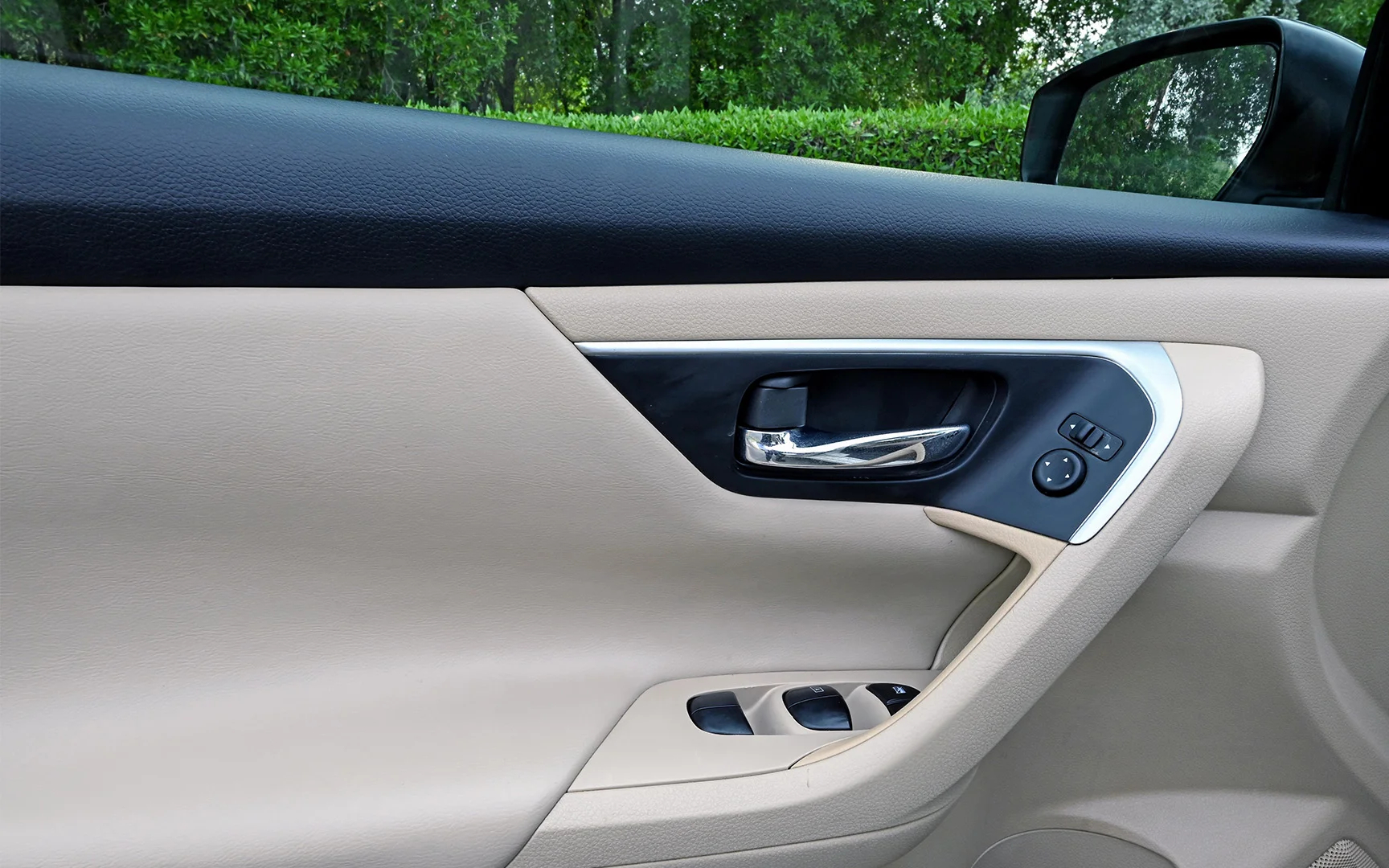 Used 2018 Nissan Altima S White – Driver Door Panel Full View at First Choice Cars Sharjah