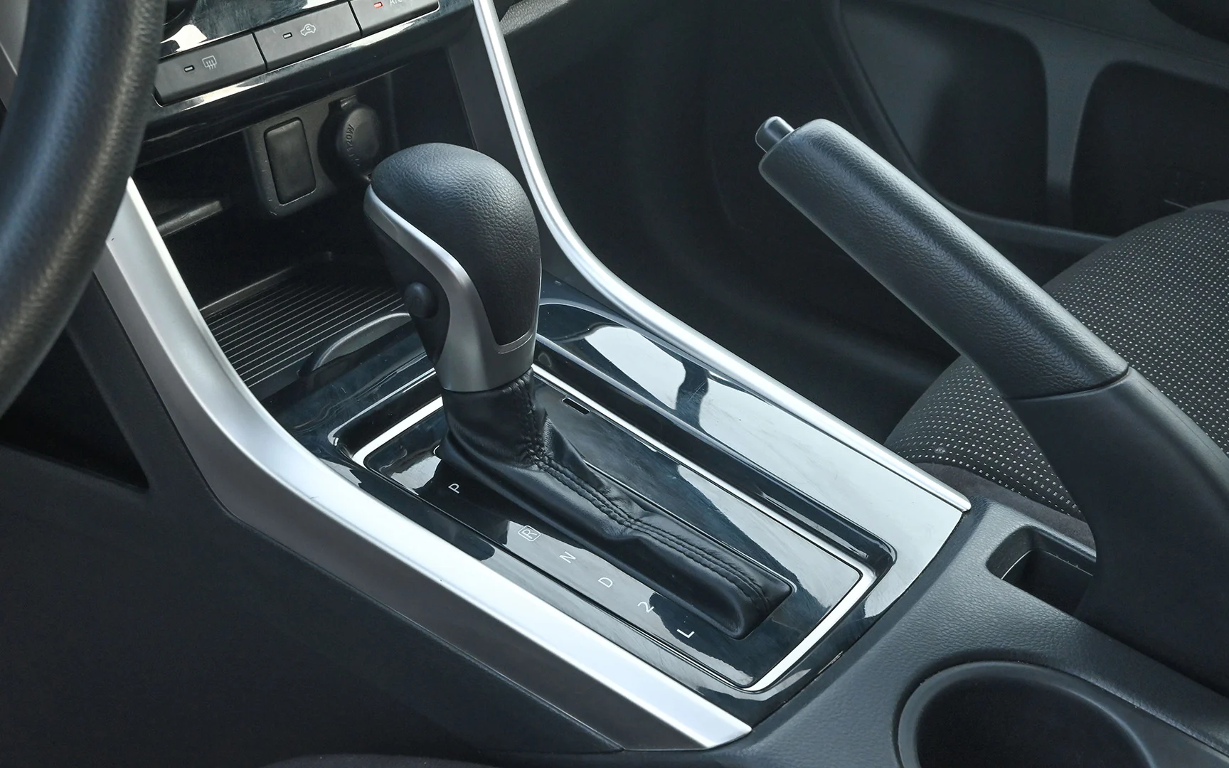 Used 2021 Mitsubishi XPANDER Highline Silver – Center Console & Gear Shifter at First Choice Cars Sharjah