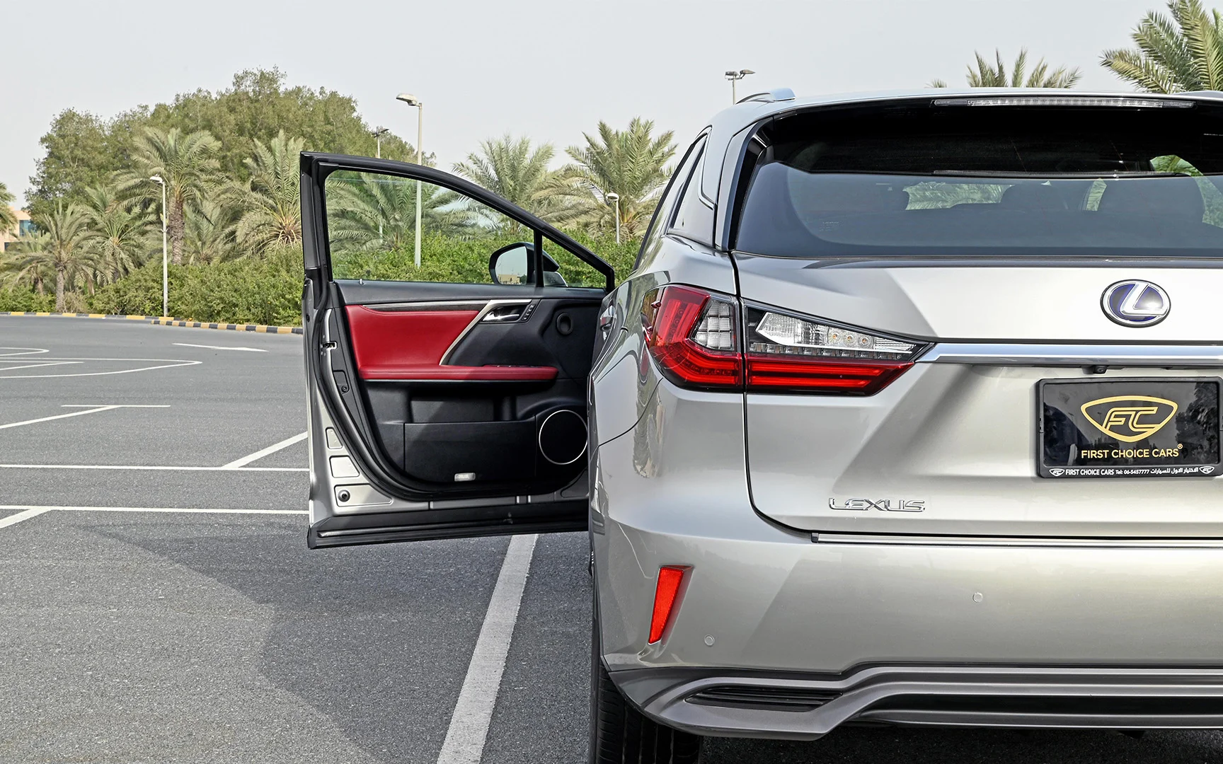 Used 2017 Lexus RX-Series RX 450h L Platinum in Silver – Taillight Close-up for Sale at First Choice Cars Dubai Sharjah