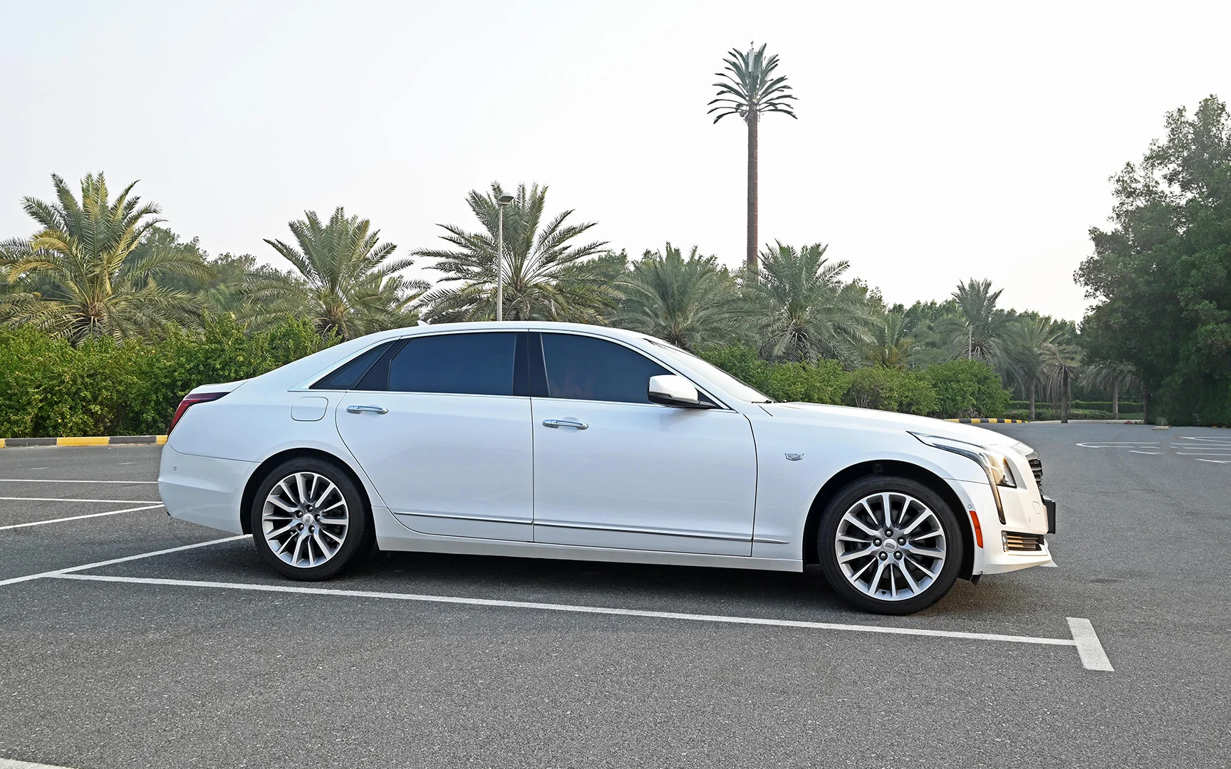 Used 2017 Cadillac CT6 Luxury White – Right Side View at First Choice Cars Sharjah