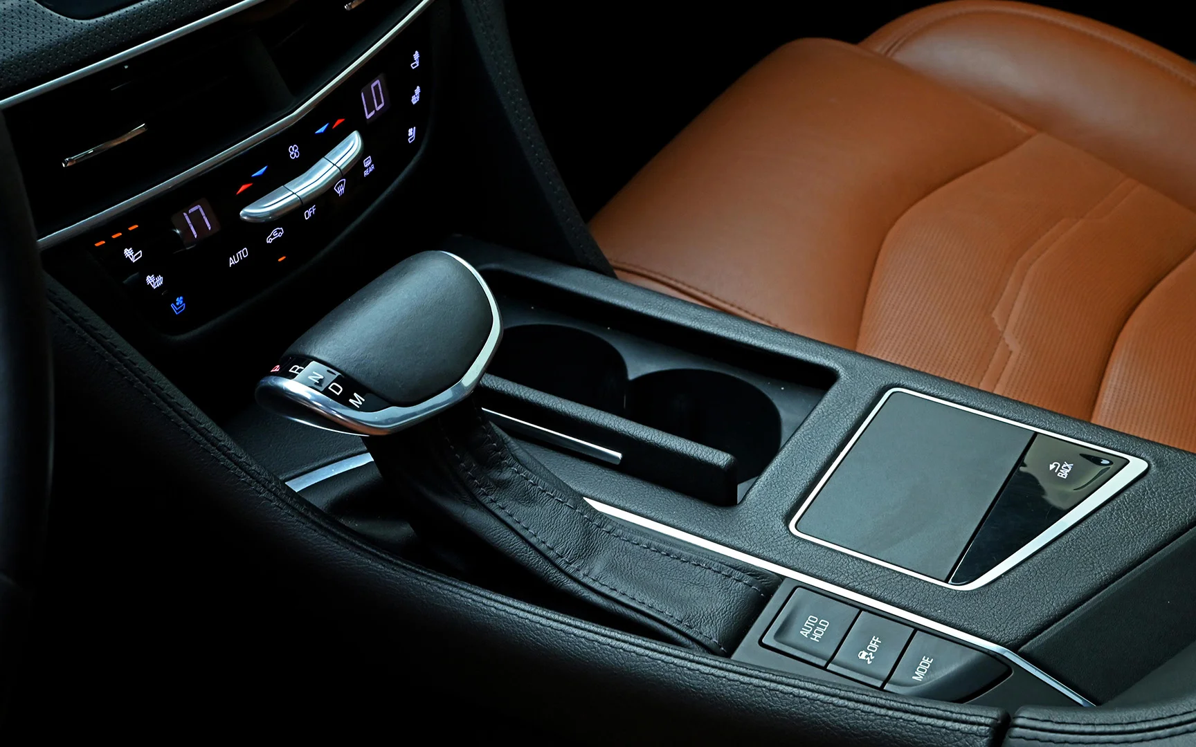 Used 2017 Cadillac CT6 Luxury White – Center Console & Gear Shifter at First Choice Cars Sharjah