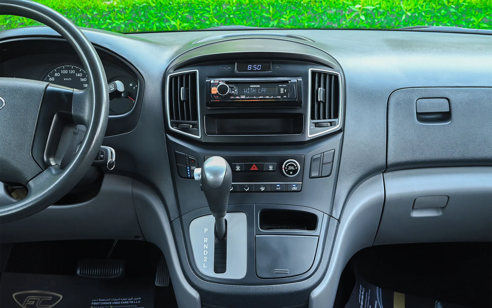 Used 2018 Hyundai H1 12-Seater Wagon White – Infotainment / Touchscreen System at First Choice Cars Sharjah