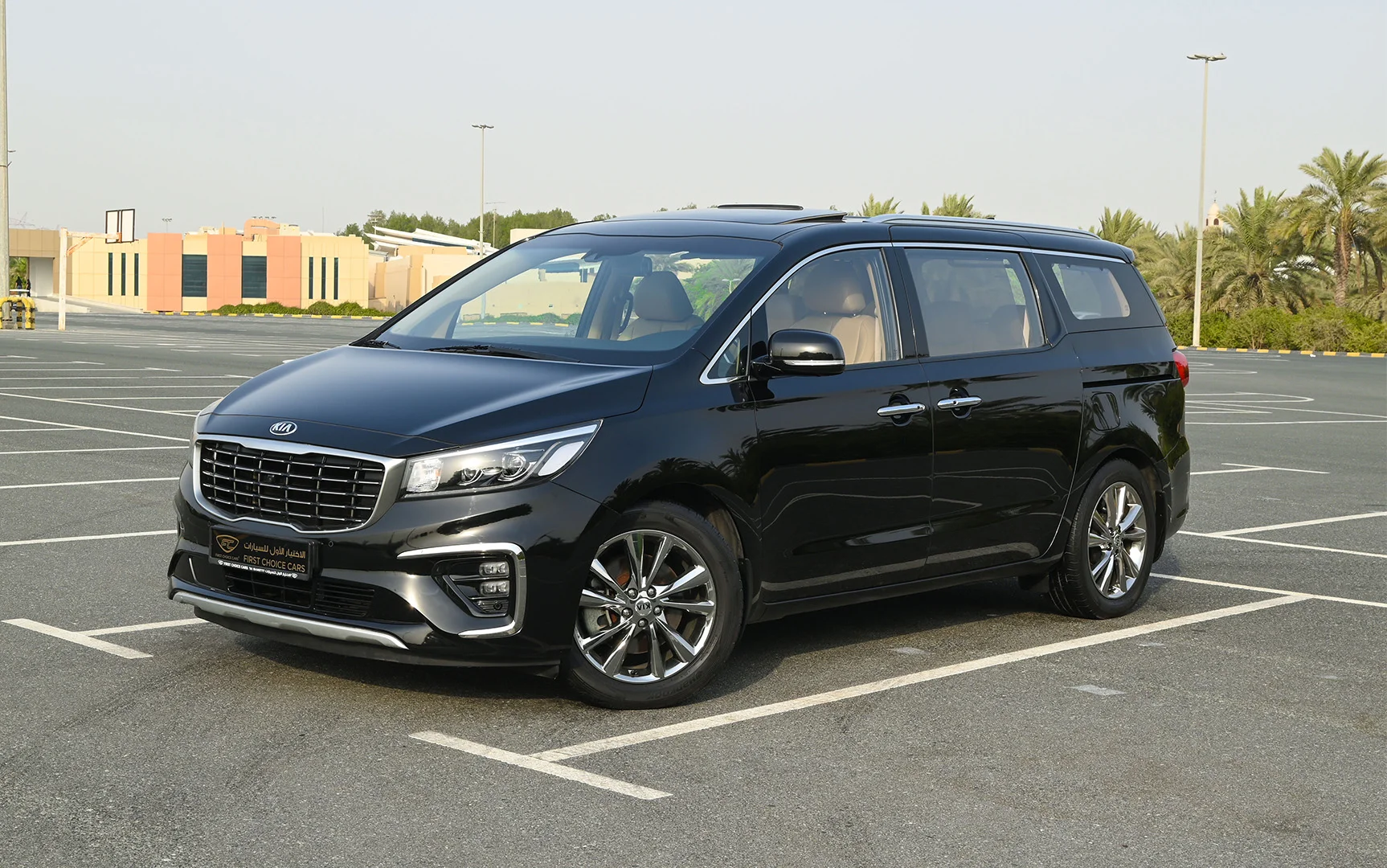 Used 2020 KIA Carnival Ex Black – Left Front Diagonal (45°) View at First Choice Cars Sharjah