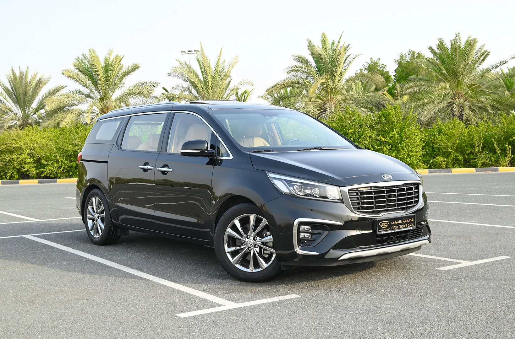 Used 2020 KIA Carnival Ex Black – Right Front Diagonal (45°) View at First Choice Cars Sharjah