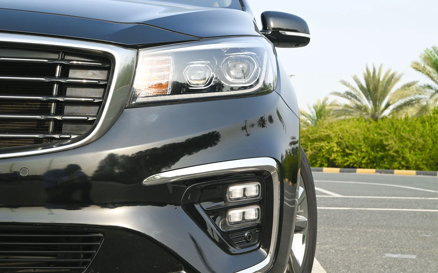 Used 2020 KIA Carnival Ex Black – Headlight Close-up at First Choice Cars Sharjah