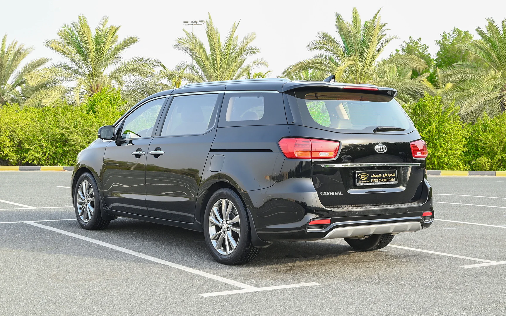 Used 2020 KIA Carnival Ex Black – Left Back Diagonal (45°) View at First Choice Cars Sharjah