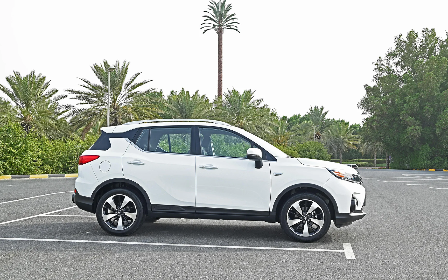 Used 2022 GAC GS3 GE White – Right Side View at First Choice Cars Sharjah