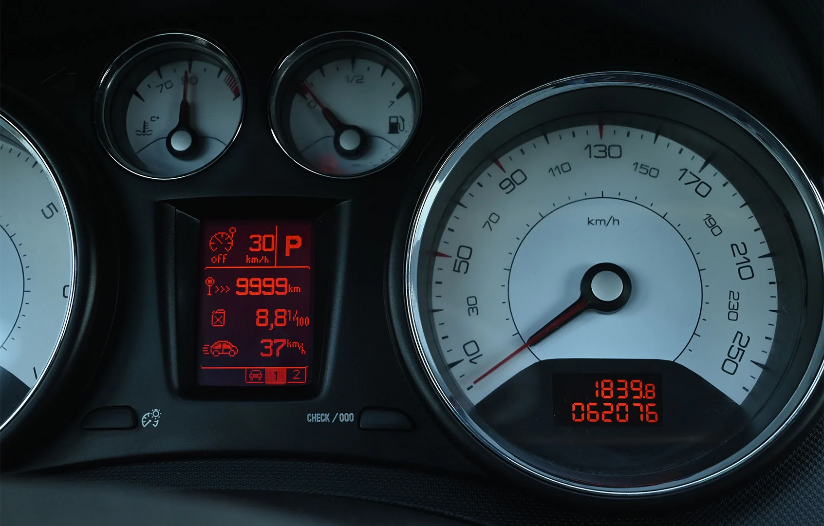 Used 2014 Peugeot 308 CC Convertible in White – Odometer / Mileage Reading View for Sale at First Choice Cars Dubai Sharjah