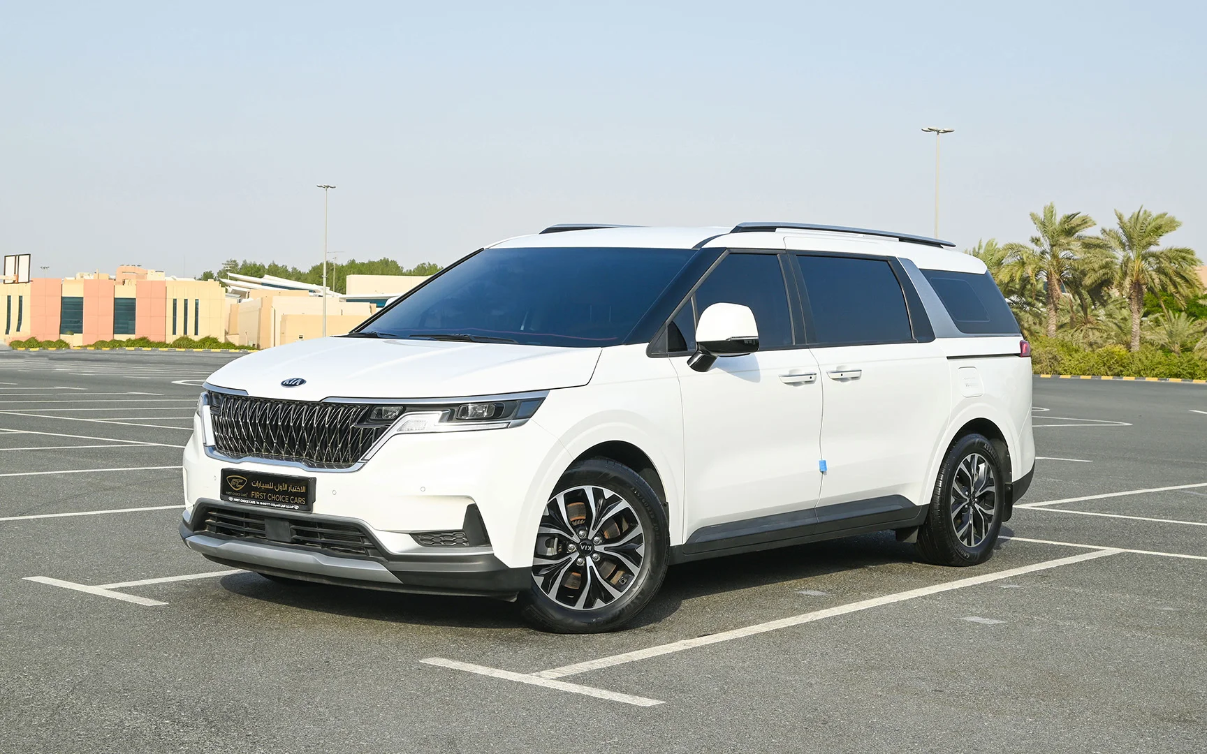 Used 2021 KIA Carnival Lx White – Left Front Diagonal (45°) View at First Choice Cars Sharjah