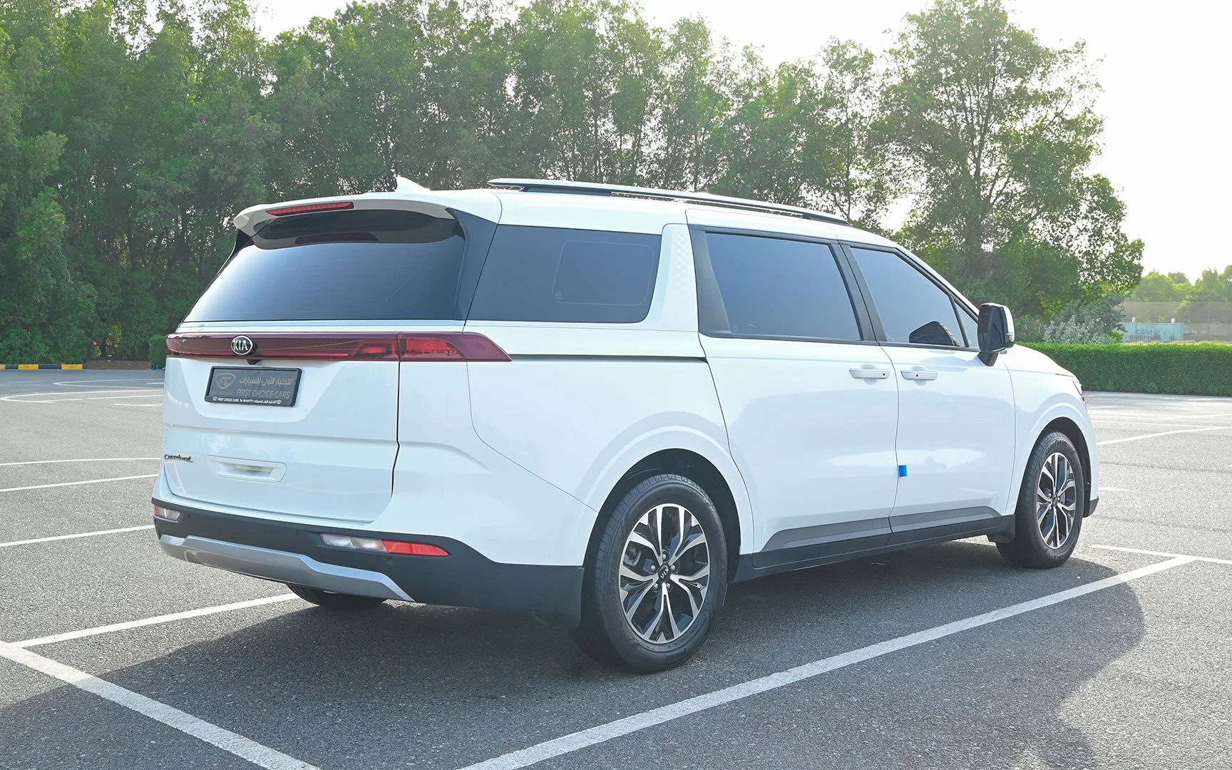 Used 2021 KIA Carnival Lx White – Right Back Diagonal (45°) View at First Choice Cars Sharjah