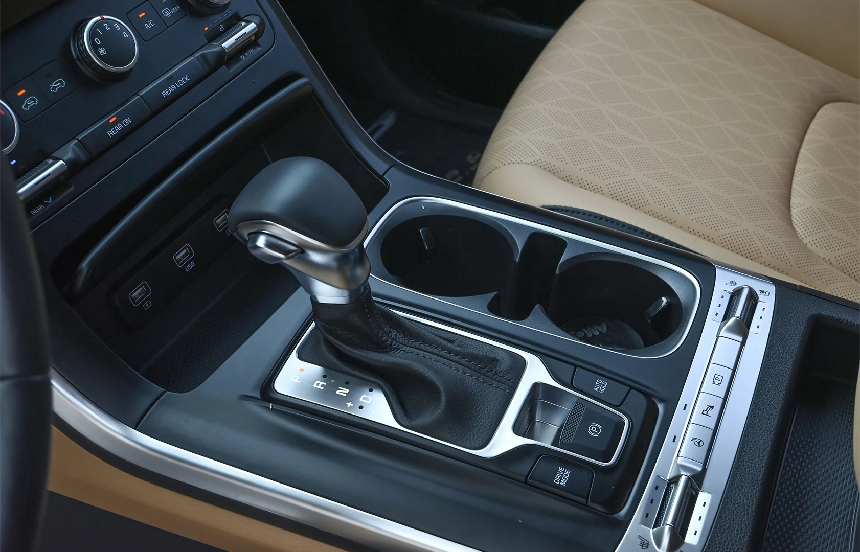 Used 2021 KIA Carnival Lx White – Center Console & Gear Shifter at First Choice Cars Sharjah