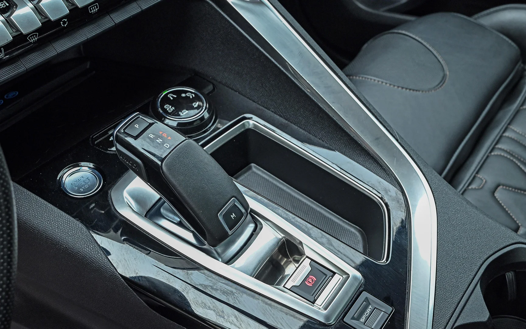 Used 2020 Peugeot 3008 GT Blue – Center Console & Gear Shifter at First Choice Cars Sharjah