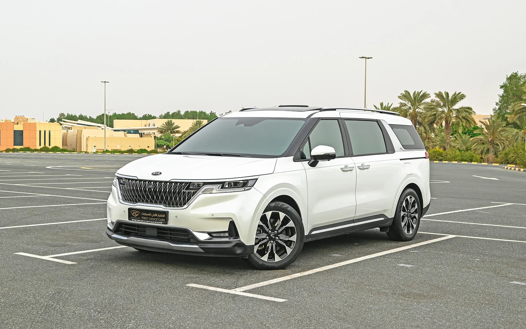 Used 2021 KIA Carnival Ex White – Left Front Diagonal (45°) View at First Choice Cars Sharjah