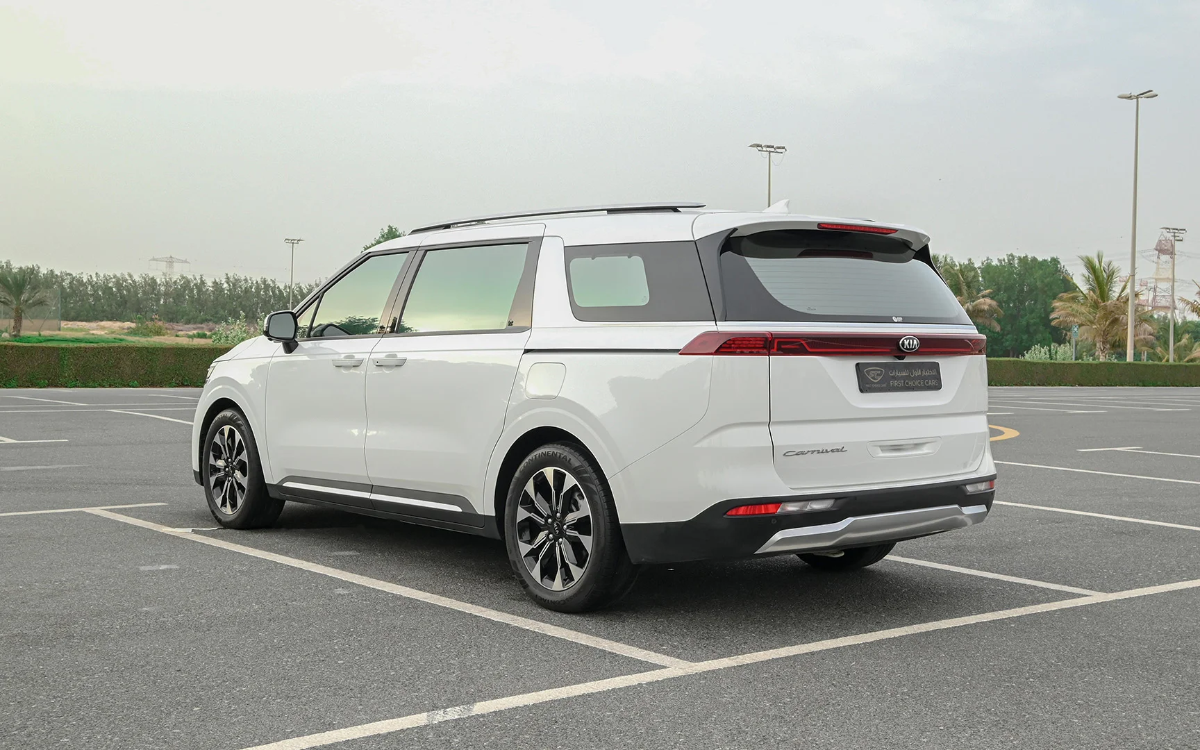 Used 2021 KIA Carnival Ex White – Left Back Diagonal (45°) View at First Choice Cars Sharjah