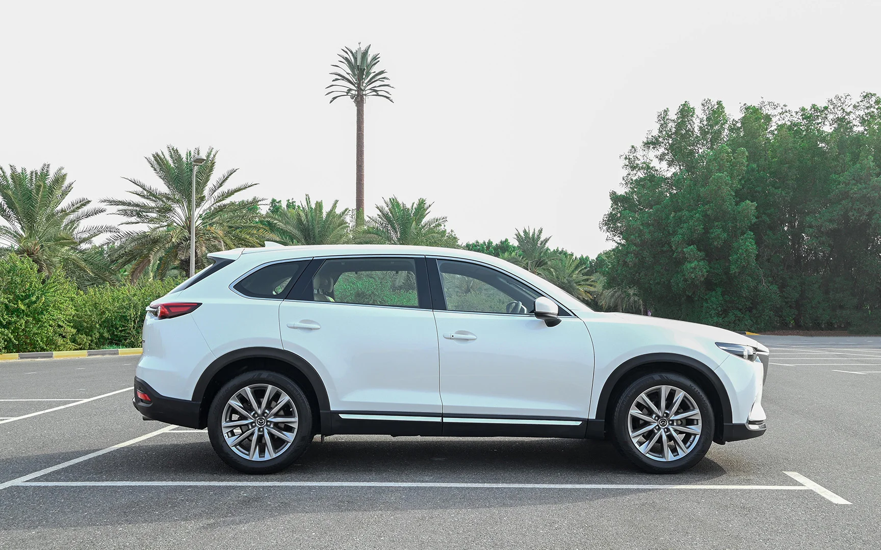 Used 2018 Mazda CX-9 Limited White – Right Side View at First Choice Cars Sharjah