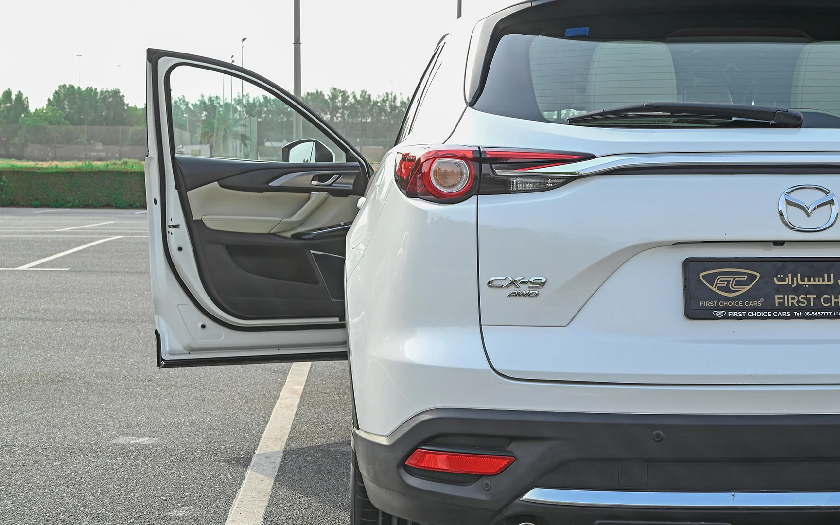 Used 2018 Mazda CX-9 Limited White – Taillight Close-up at First Choice Cars Sharjah