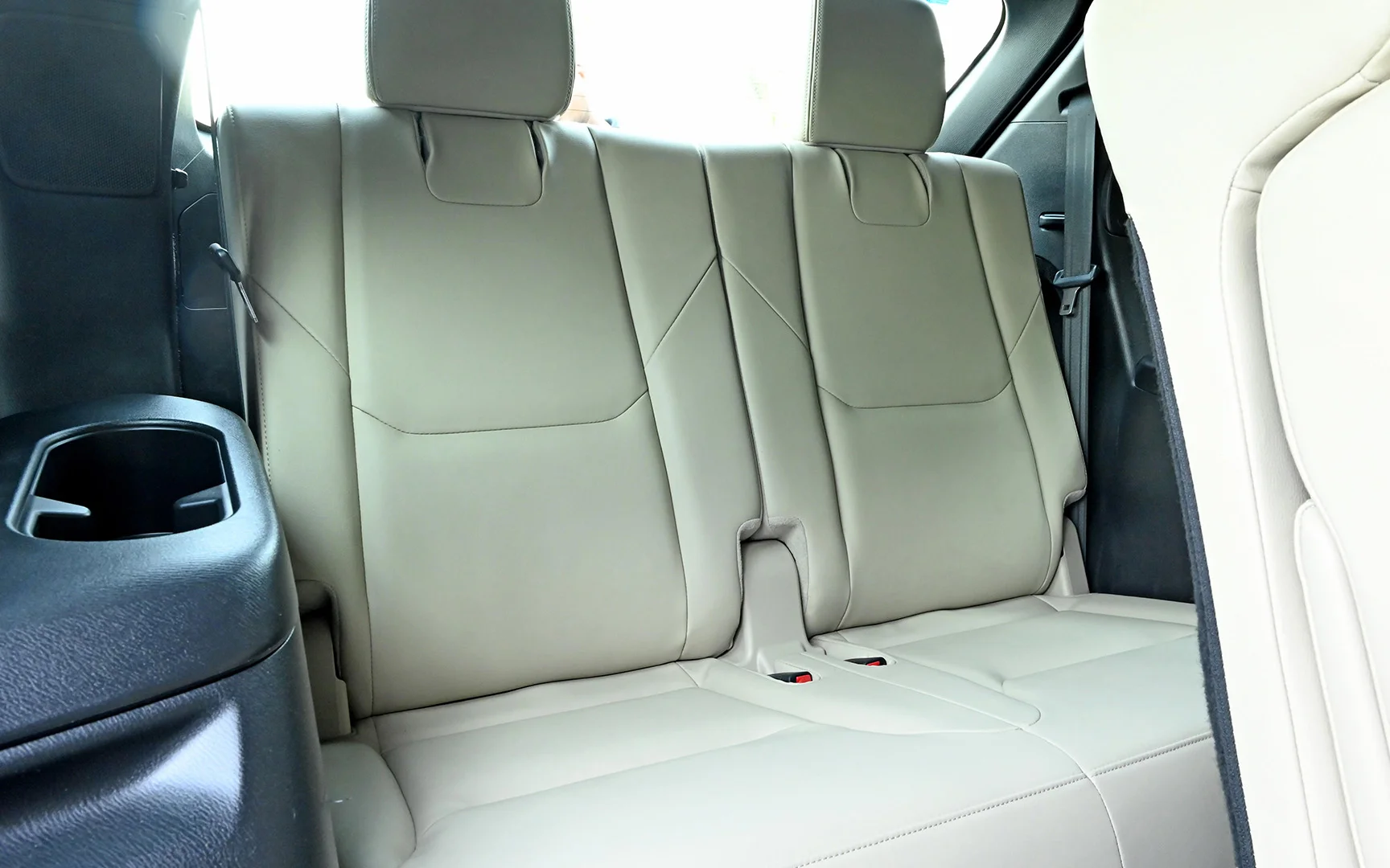 Used 2018 Mazda CX-9 Limited White – Third Row Right Seat View at First Choice Cars Sharjah