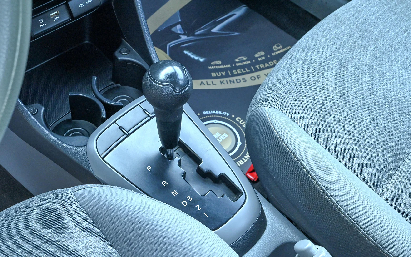 Used 2019 KIA Picanto LX White – Center Console & Gear Shifter at First Choice Cars Sharjah