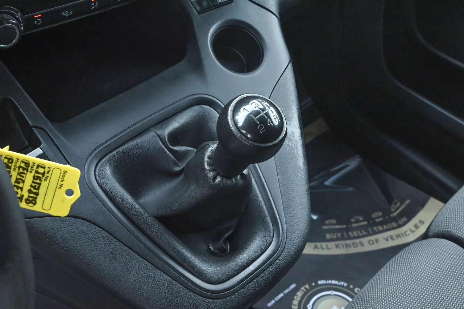 Used 2020 Peugeot Partner Long Van White – Center Console & Gear Shifter at First Choice Cars Sharjah