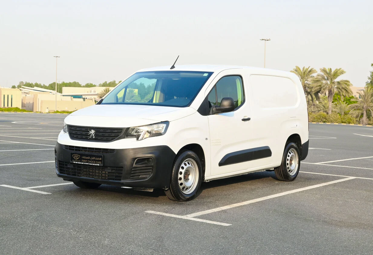 Used 2020 Peugeot Partner Long Van in White – Left Front Diagonal (45°) View for Sale at First Choice Cars Dubai Sharjah