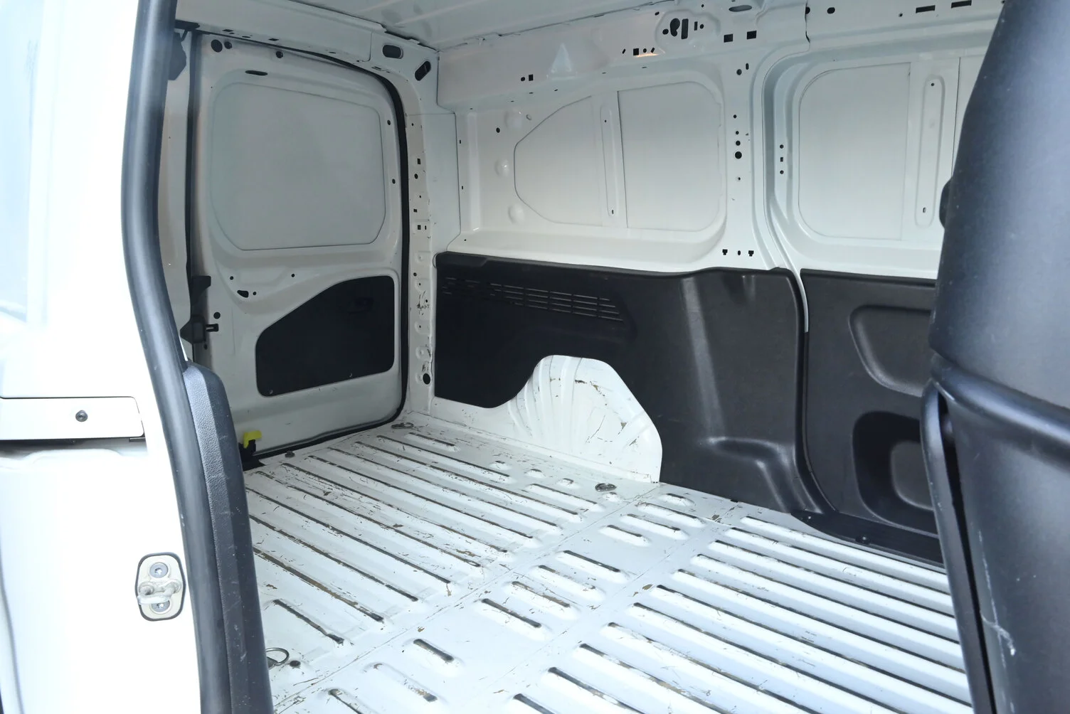 Used 2020 Peugeot Partner Long Van in White – Delivery Box Right Side Interior View for Sale at First Choice Cars Dubai Sharjah