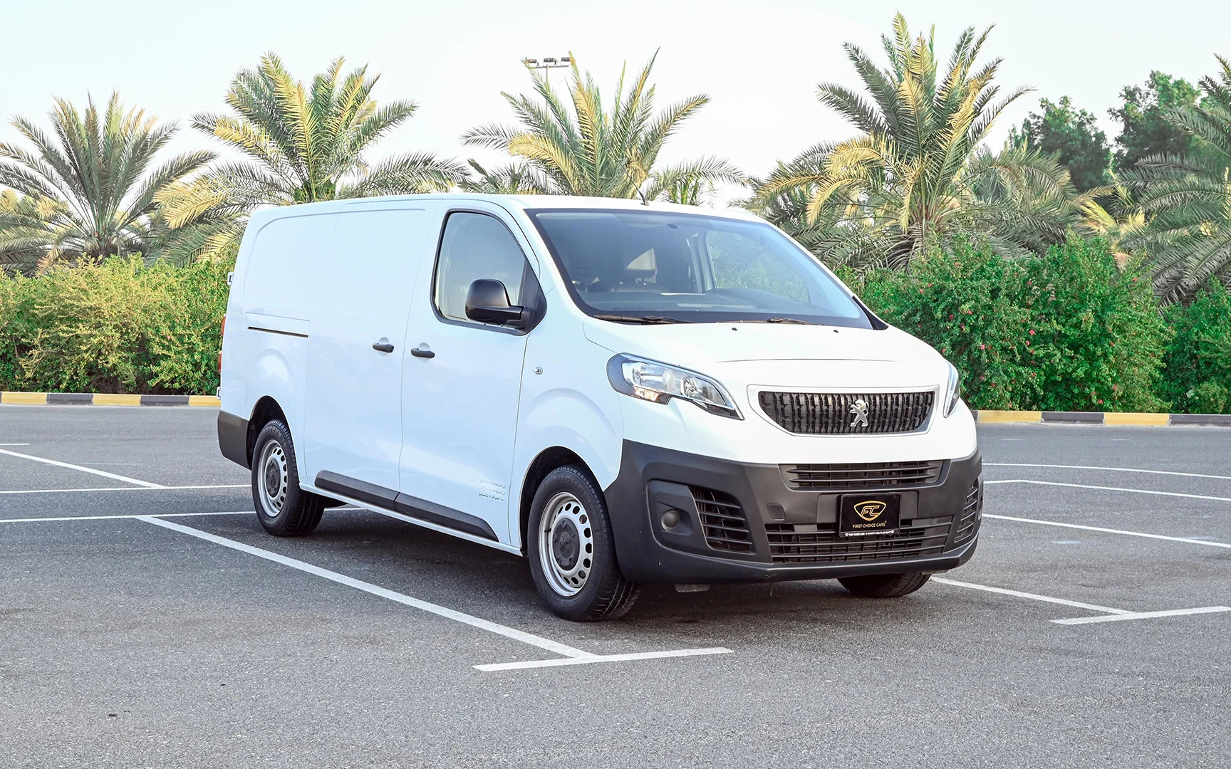Used 2020 Peugeot Expert Delivery Van White – Right Front Diagonal (45°) View at First Choice Cars Sharjah