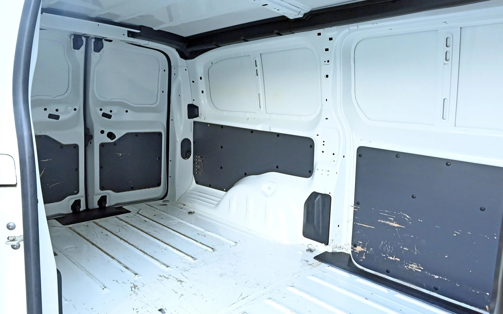 Used 2020 Peugeot Expert Delivery Van White – Delivery Box Right Side Interior View at First Choice Cars Sharjah