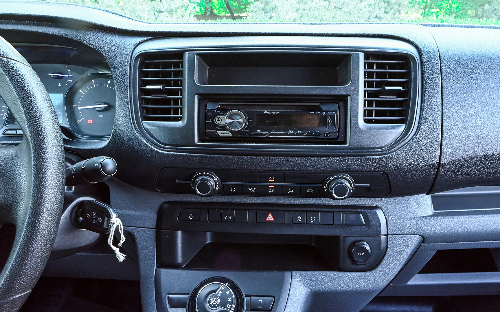 Used 2020 Peugeot Expert Delivery Van White – Infotainment / Touchscreen System at First Choice Cars Sharjah