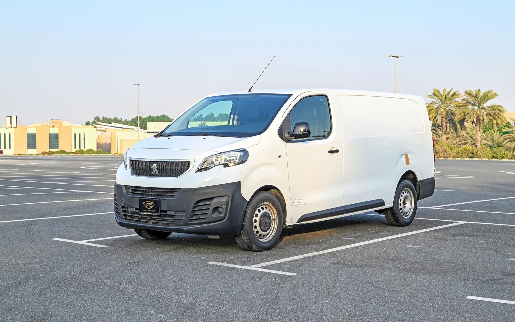Used 2020 Peugeot EXPERT Delivery Van White – Left Front Diagonal (45°) View at First Choice Cars Sharjah