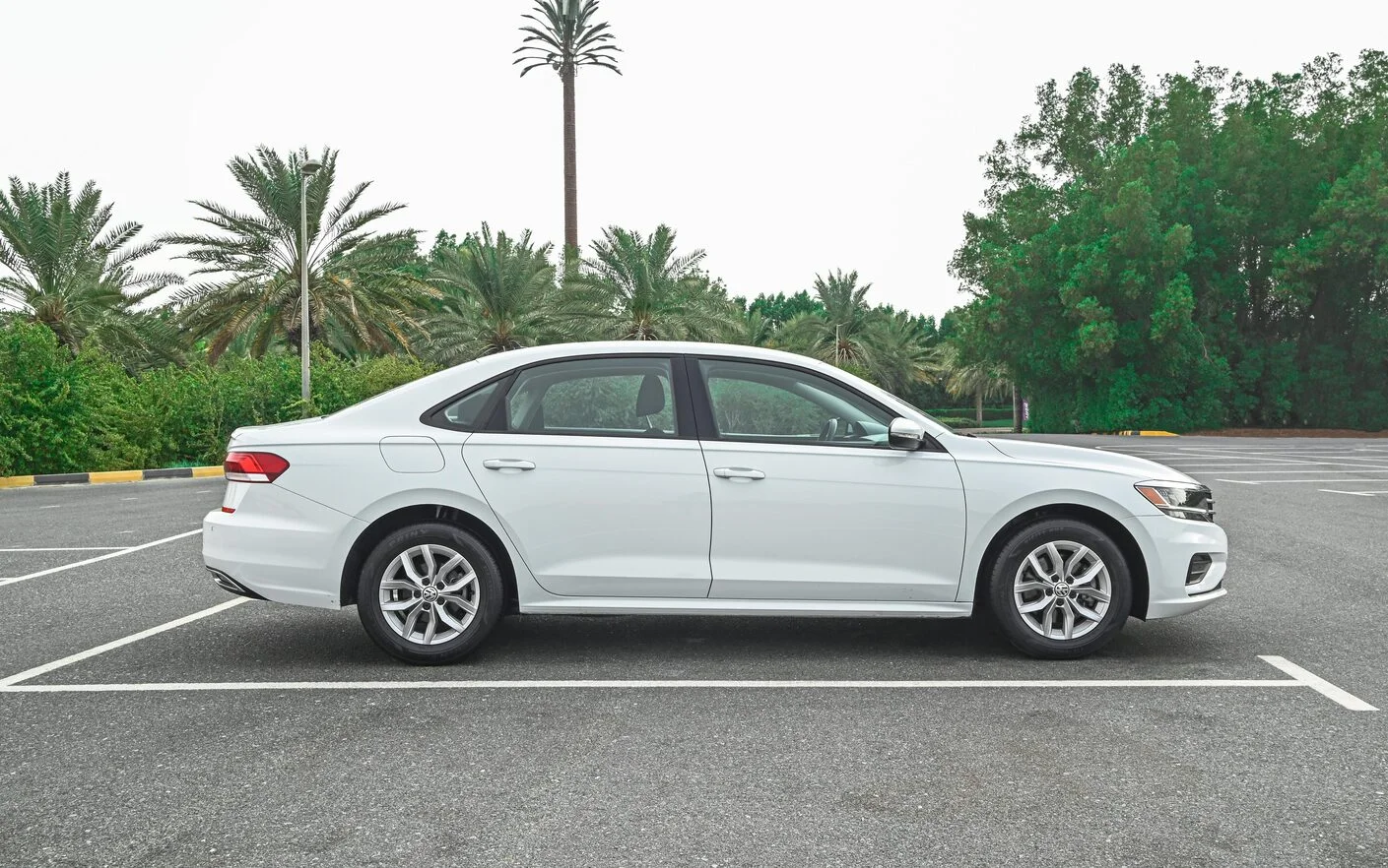 Used 2020 Volkswagen PASSAT Comfortline White – Right Side View at First Choice Cars Sharjah