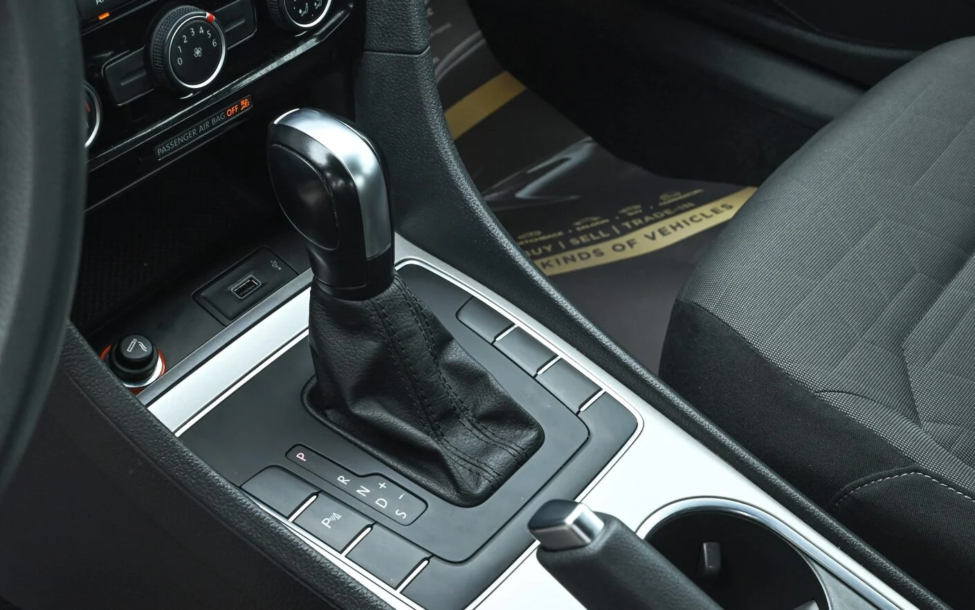 Used 2020 Volkswagen PASSAT Comfortline White – Center Console & Gear Shifter at First Choice Cars Sharjah