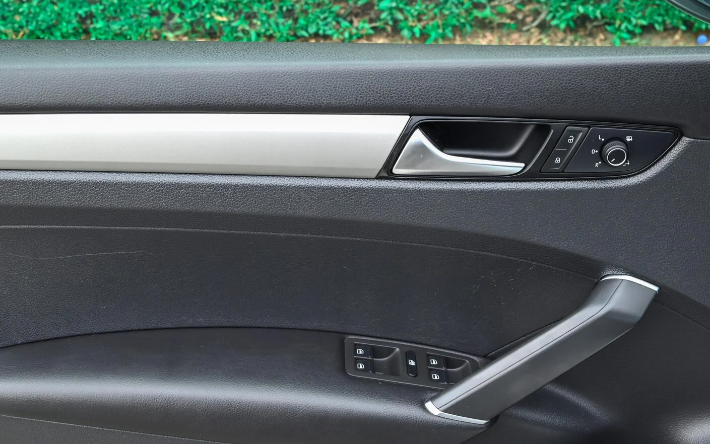 Used 2020 Volkswagen PASSAT Comfortline White – Driver Door Panel Full View at First Choice Cars Sharjah