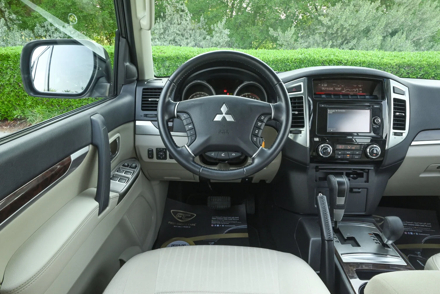 Used 2019 Mitsubishi Pajero GLS Midline in White – Steering Wheel & Instrument Cluster