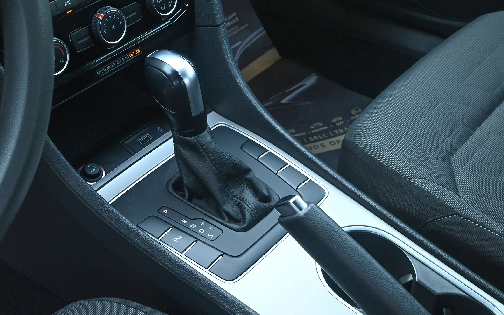 Used 2020 Volkswagen PASSAT Comfortline Silver – Center Console & Gear Shifter at First Choice Cars Sharjah