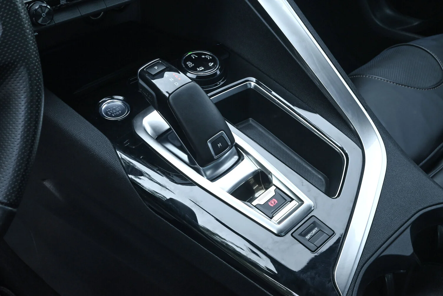 Used 2020 Peugeot 3008 GT Line White – Center Console & Gear Shifter at First Choice Cars Sharjah