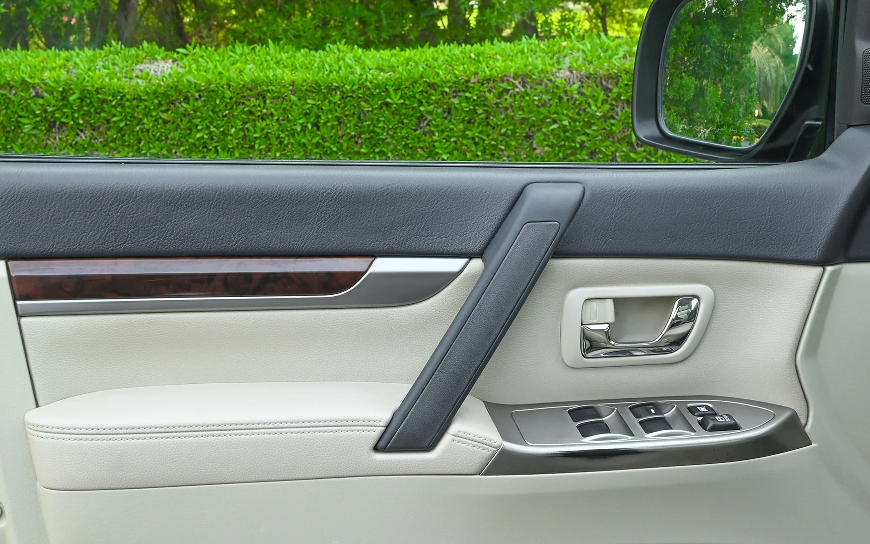 Used 2019 Mitsubishi PAJERO GLS Grey – Driver Door Panel Full View at First Choice Cars Sharjah