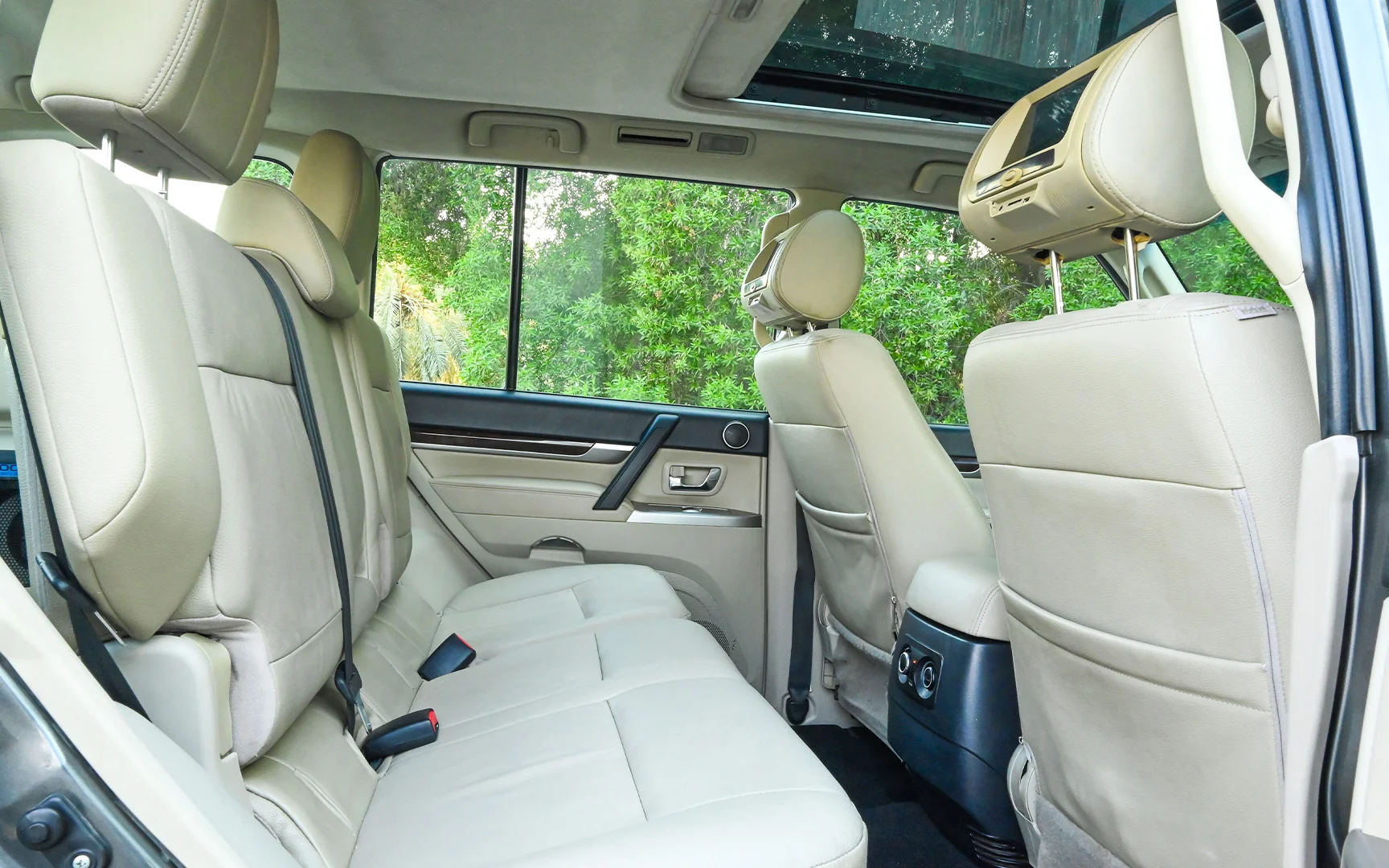 Used 2015 Mitsubishi PAJERO GLS Grey – Rear Passenger Side Cabin View at First Choice Cars Sharjah