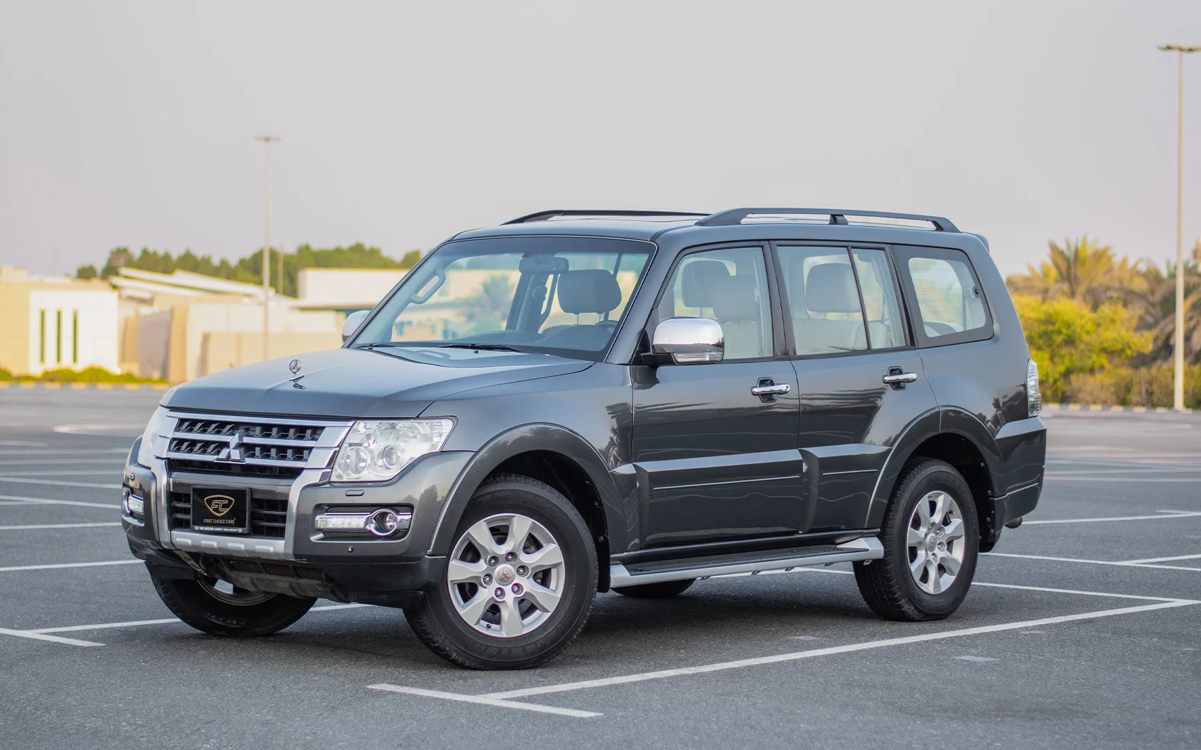 Used 2015 Mitsubishi PAJERO GLS Grey – Left Front Diagonal (45°) View at First Choice Cars Sharjah