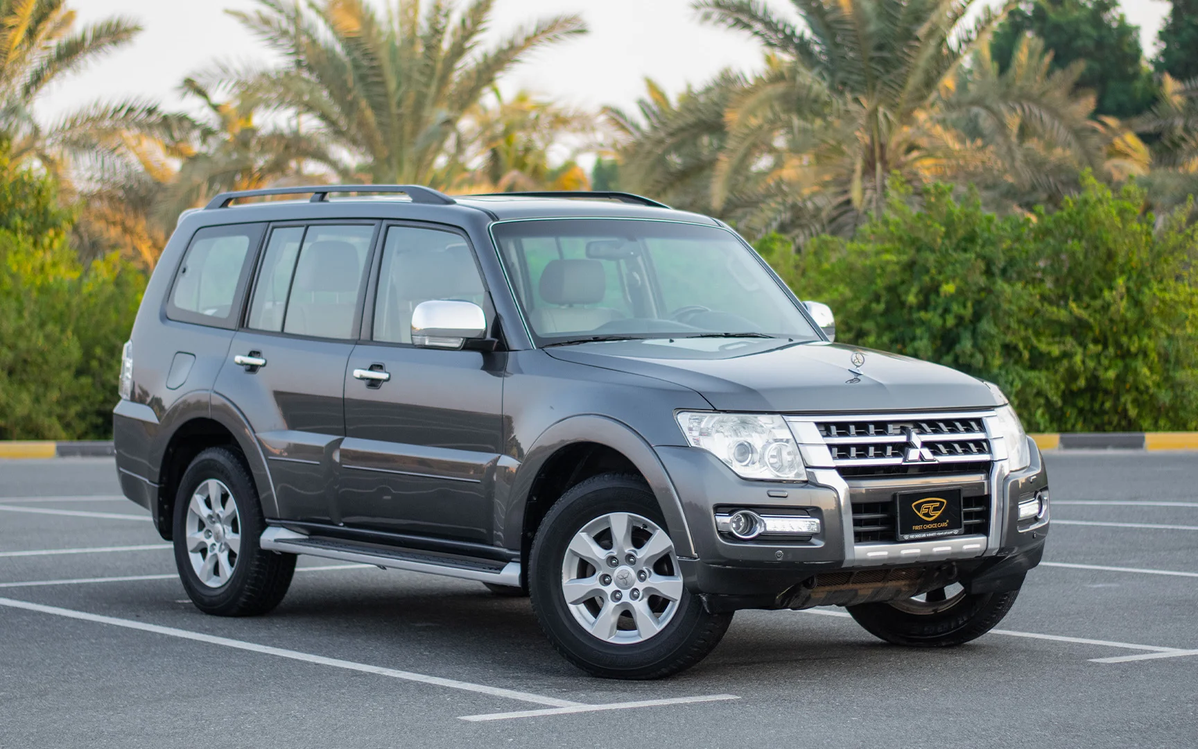 Used 2015 Mitsubishi Pajero GLS Midline in Grey – Right Front Diagonal (45°) View